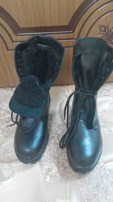 Продам новые зимние берцы