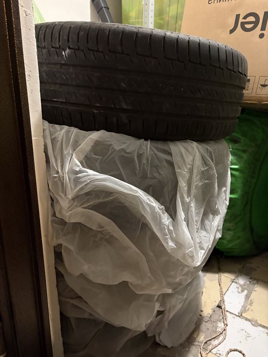 продам шины без дисков на камри 75