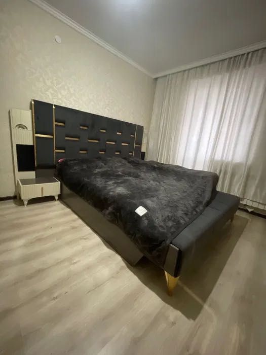 Продам двуспальную кровать 2*2