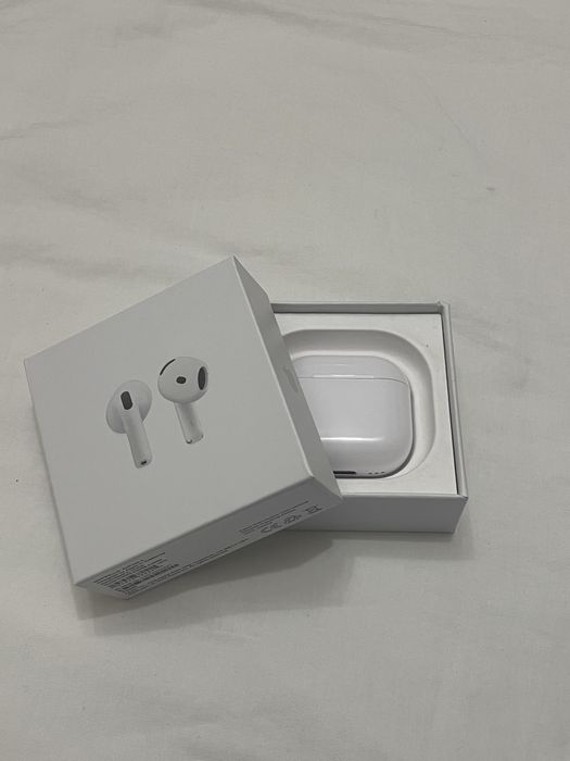 AirPods 4 с коробкой