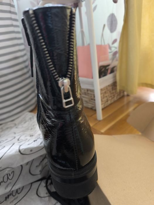 Дамски лачени боти - Dess