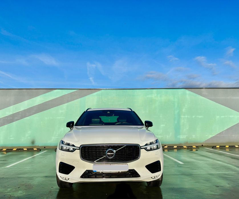 Volvo XC60 4X4 R-DESIGN Crystal White