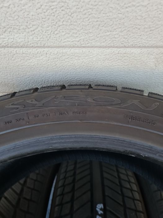 Зимни гуми 4 броя SYRON Everest1 235 40 R19 дот 2719