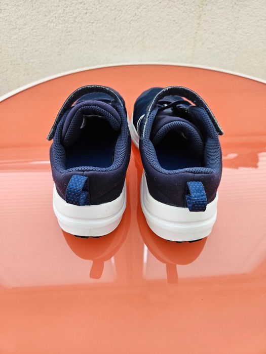 Детски маратонки Nike за момче номер 33. Много запазени.