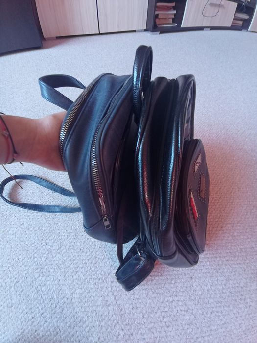 Продавам кожени раници