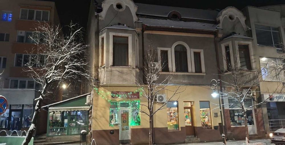 Spațiu comercial – 23,5 / 35 / 58,5 m² – Str. Republicii – acces stradal 200 €