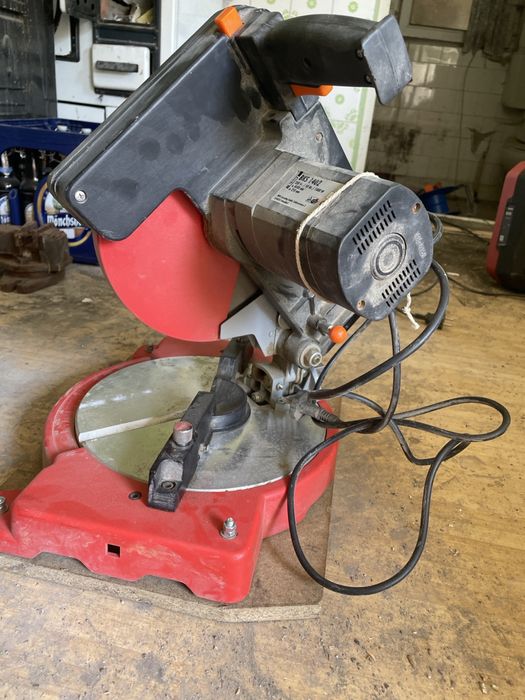Fierăstrău circular de tăiere Güde BKS 1402 1400W 250 mm