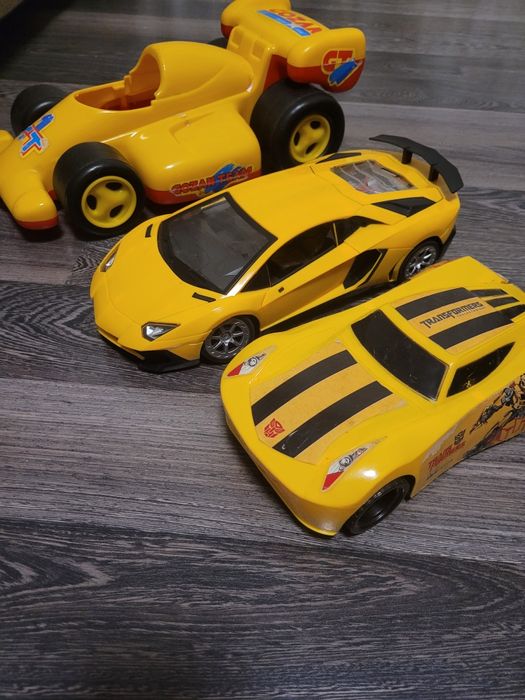 Продам детские 2 машинки 1000 тг.