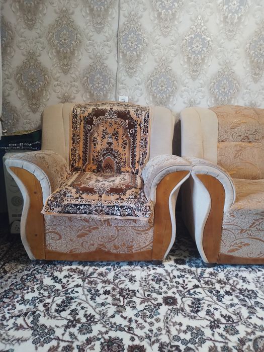 Divan kreslo sotiladi