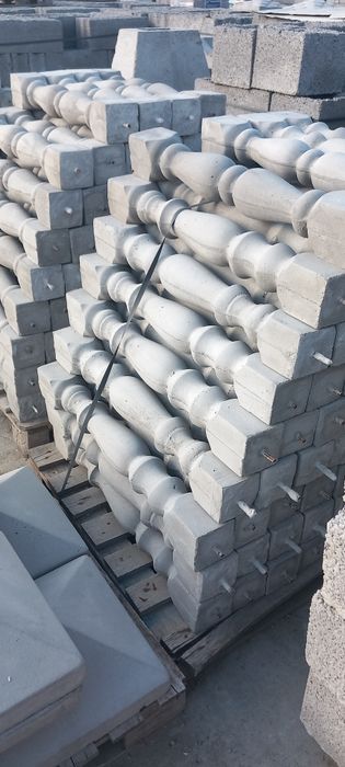 Vând stâlpișori beton
