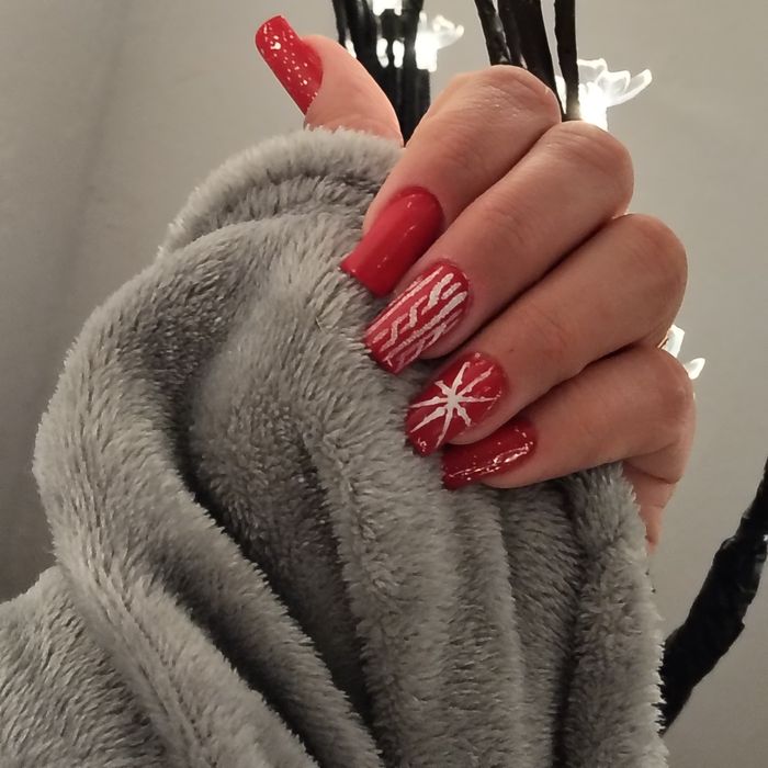 Manichiură, pedichiură estetică.