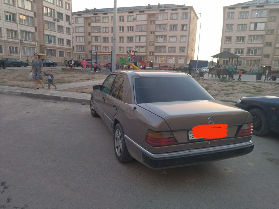 Продам машину Мерседес 124. Срочно Срочно!!