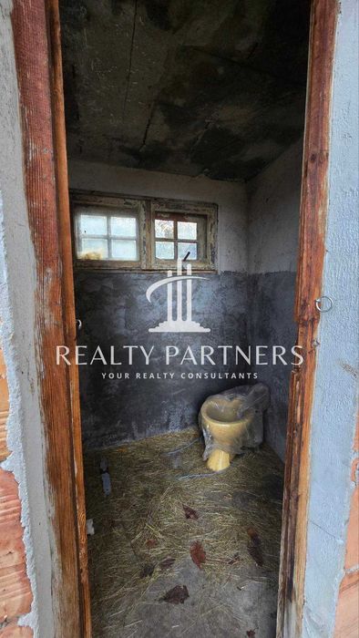 Продава Къща - с. Лесковец, обл. Перник