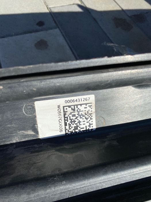 Продавам чисто нова задна броня за голф 1 GTI с червен кант