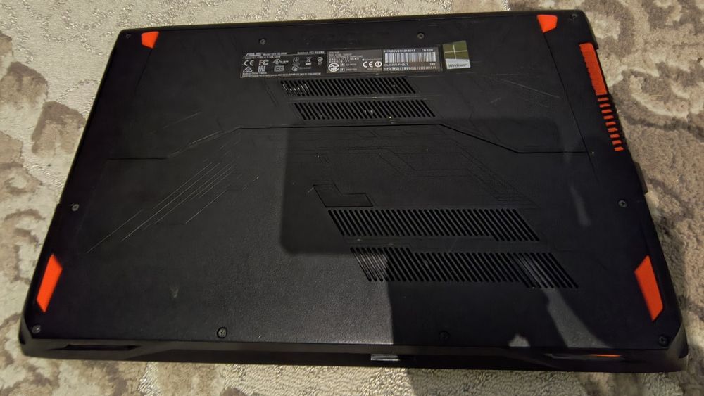 Laptop Asus ROG GL553 (i7 / GTX 1050) - Pentru piese / proiect (Display FHD IPS, Încărcător 120W)