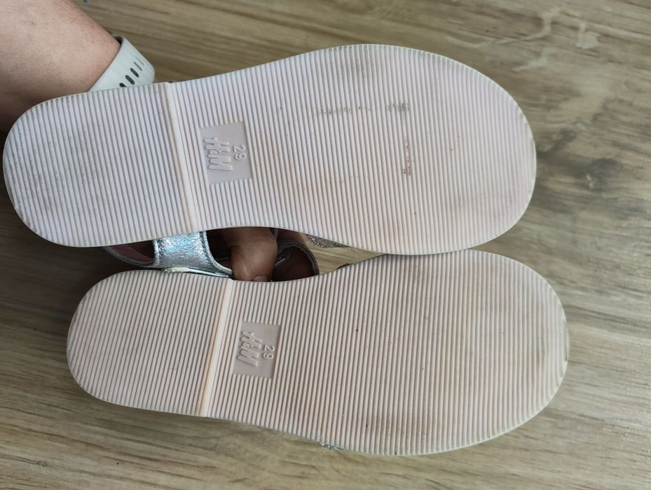 Sandale H&M pentru  fete unicorn marime 29 (7 ani)