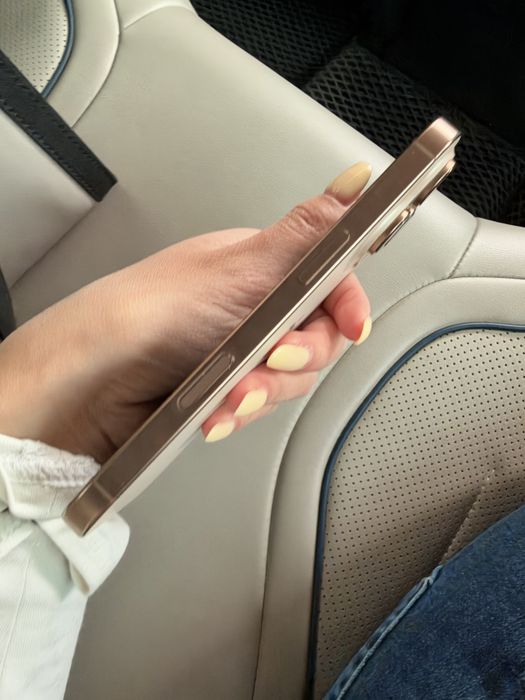 Продам Iphone 16 pro