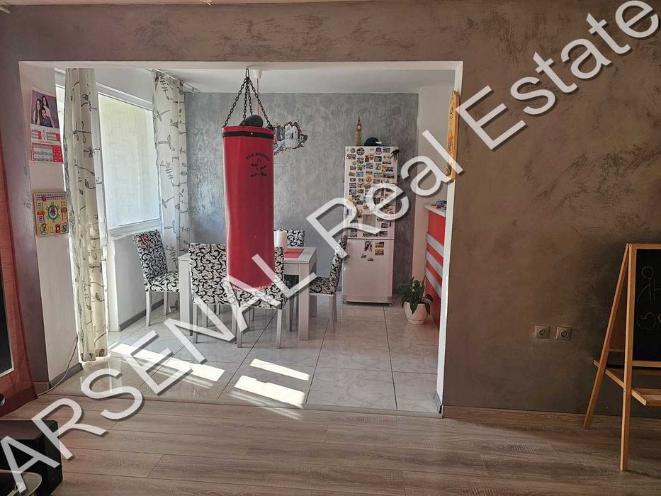 Дава се под наем Тристаен апартамент в София, Дървеница - 120 кв.м за 800 € - Снимка #2