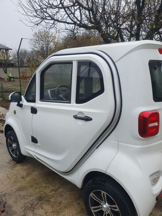 Vând mașină electrica