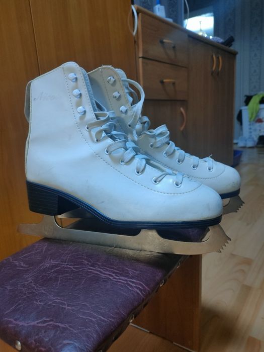 Коньки женские,41 размер . 7000т