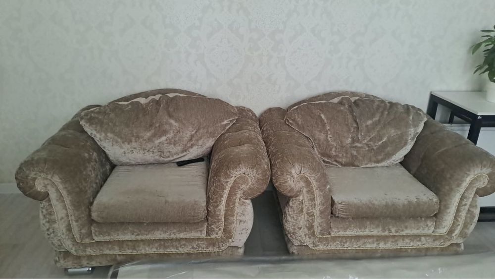Продам диван с креслами