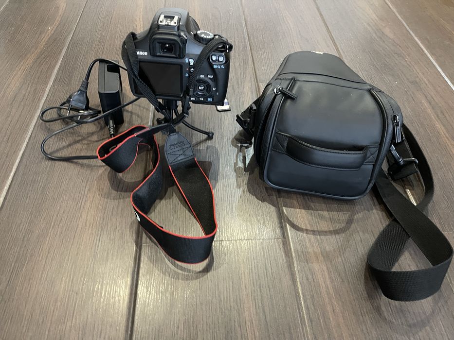 Фотоапарта Canon EOS 1100D и oбектив 18-55mm