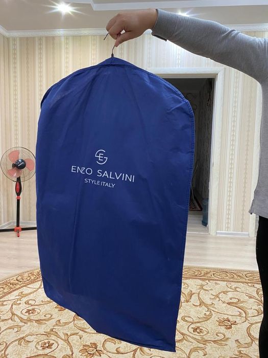 Продам отличный костюм тройку.