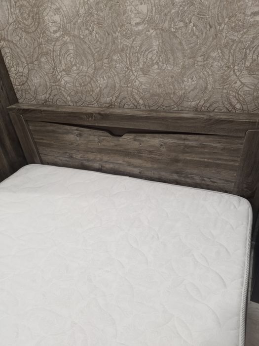 Продам двухспальную кровать