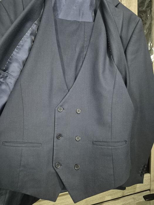 Костюм тройка темно синего цвета