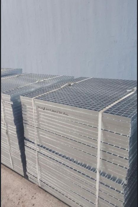 Trepte si gratare zincate