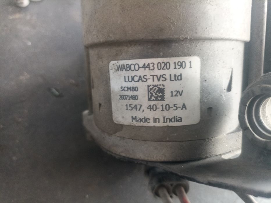 Компресор и разпределител за въздушно окачване  mercedes CLS 320 2007