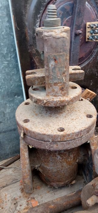 Продам задвижки  .