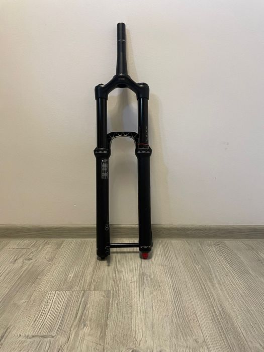 Vând furca RockShox yari