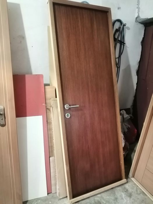 Ușa de vinzare stare buna