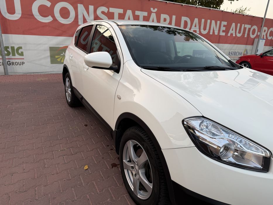 Vând Nissan Qashqai J10, an 2012, motorizare 1.6 benzină, 117 CP, mașină personală.