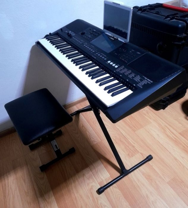 Vând sau schimb orgă Yamaha psr e 463 ful style românești  toate genurile