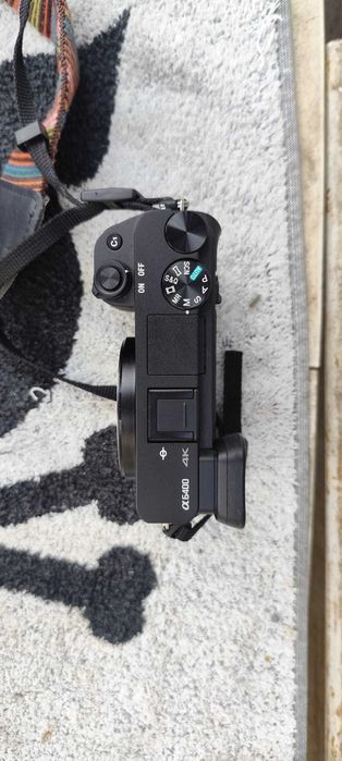 Sony Alpha A6400 + Sigma 30mm F1.4 – Garanție 2028, full box, 4 baterii extra, 3.800 cadre