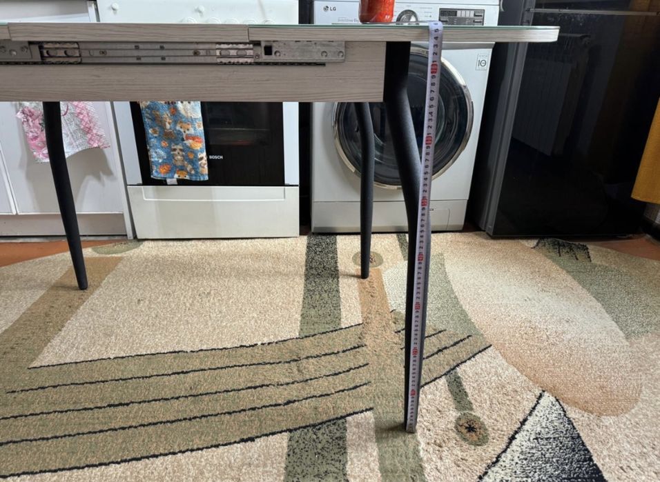 Продам кухонный стол.