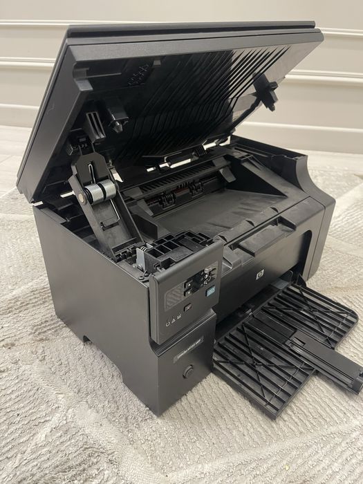 МФУ принтер HP LaserJet M1132 MFP