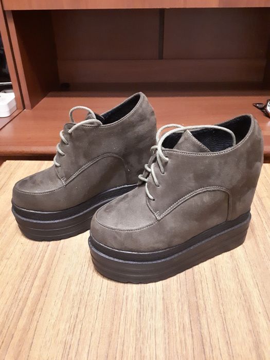 Ботинки на скрытой платформе