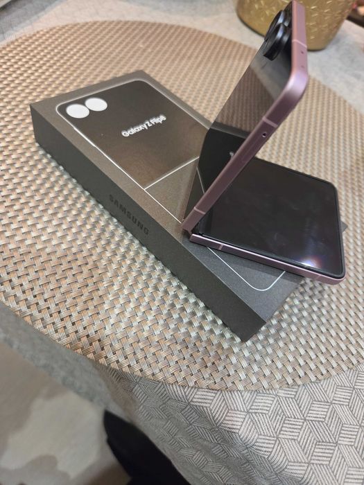 Samsung Galaxy Z Flip8 / 256
