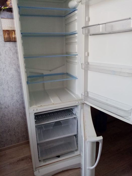 Продам холодильник индезит