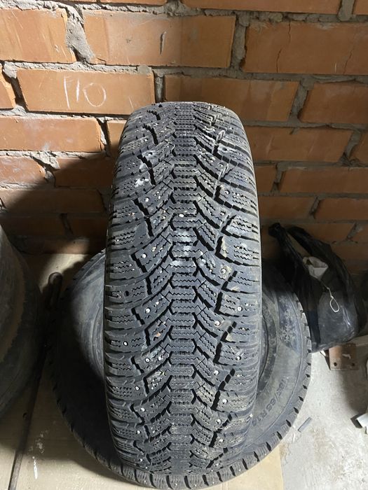Продам автошину  шипованую