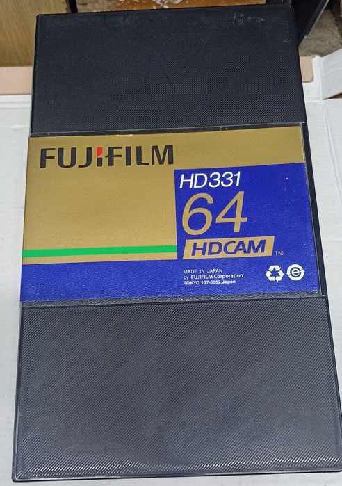 Видеокассеты для видеомагнитофона и видеокамеры