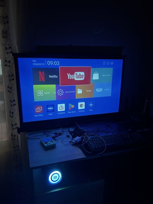 Преносим проекционен екран 40" (101.6 см) 16:9 - Като нов