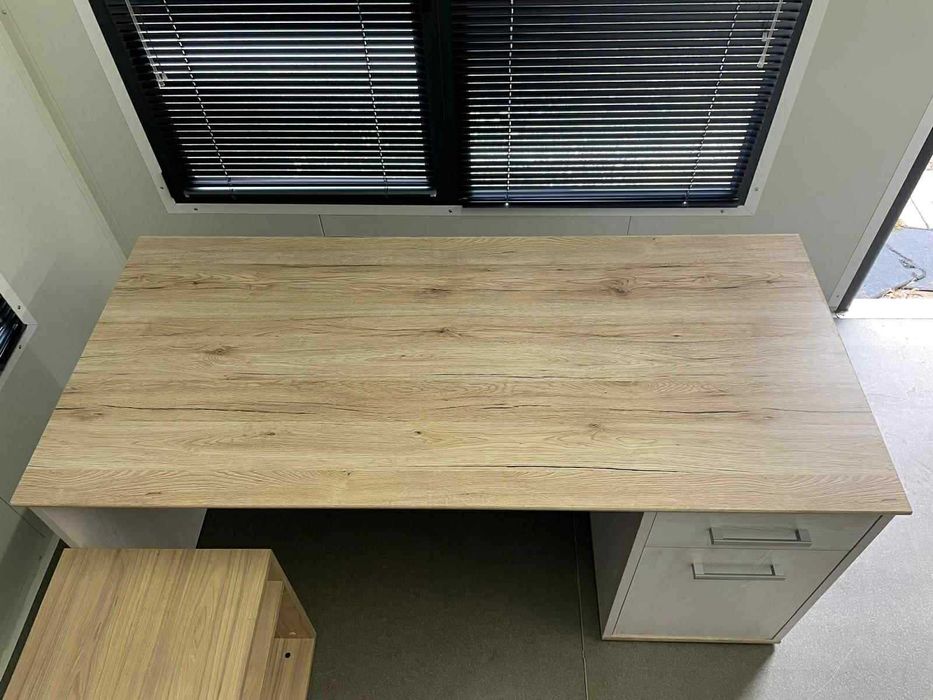 Бюро и шкафче комплект 590 лв