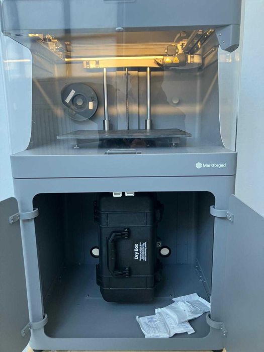 Imprimantă 3D industrială Markforged X7 – 2024 – 557 ore – garanție