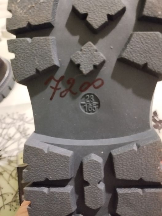 Продам детские  ботинки для девочек