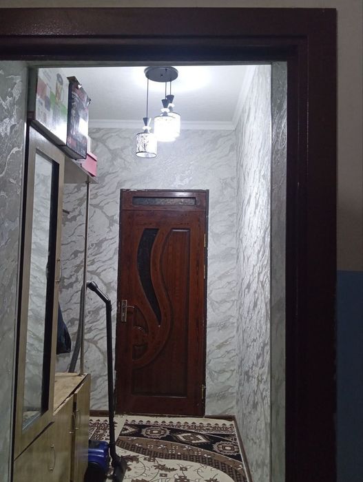 Navoiy shahrida 1 xona 2 xona qilingan uymiz sotiladi narhinikelishamz