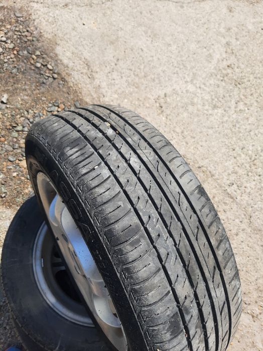 Автомобилни гуми с джанти